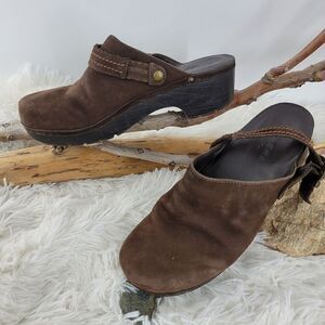 Dockers brown suede adjustable strap clogs